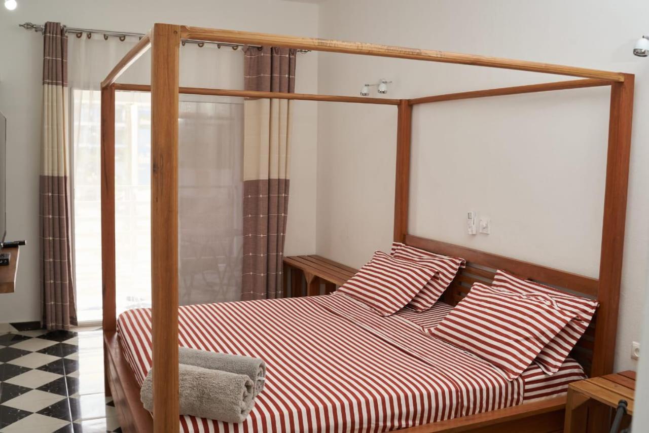 Jirajira Hotel Нуси-Бе Экстерьер фото