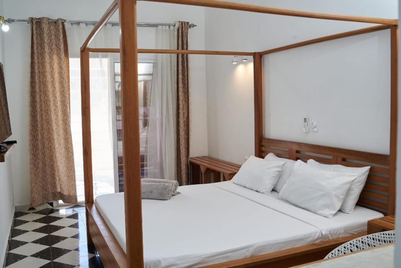 Jirajira Hotel Нуси-Бе Экстерьер фото